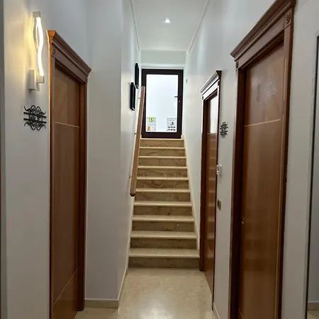 Matteo Holidays مانفريدونيا